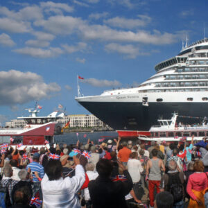 Auslaufen der Queen Victoria in Warnemünde