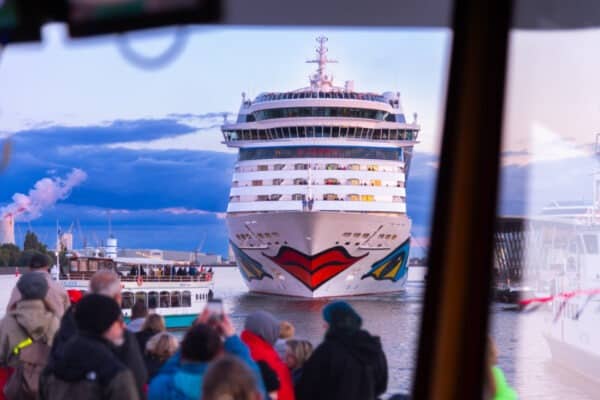 Aida diva beim Ablegen